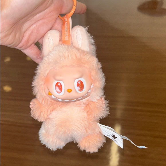 Labubu big into energy cutie - Picture 2 of 6